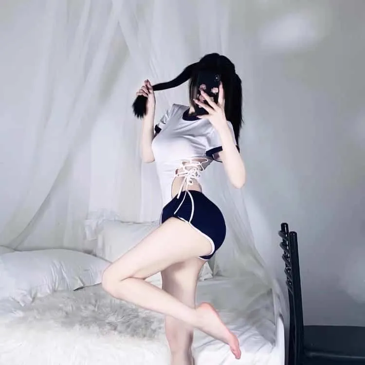 【大尺度血腥】《大逃杀》北野武未删减修复版：荒岛吃鸡鼻祖，同班同学被逼互相残杀的极度残酷实验